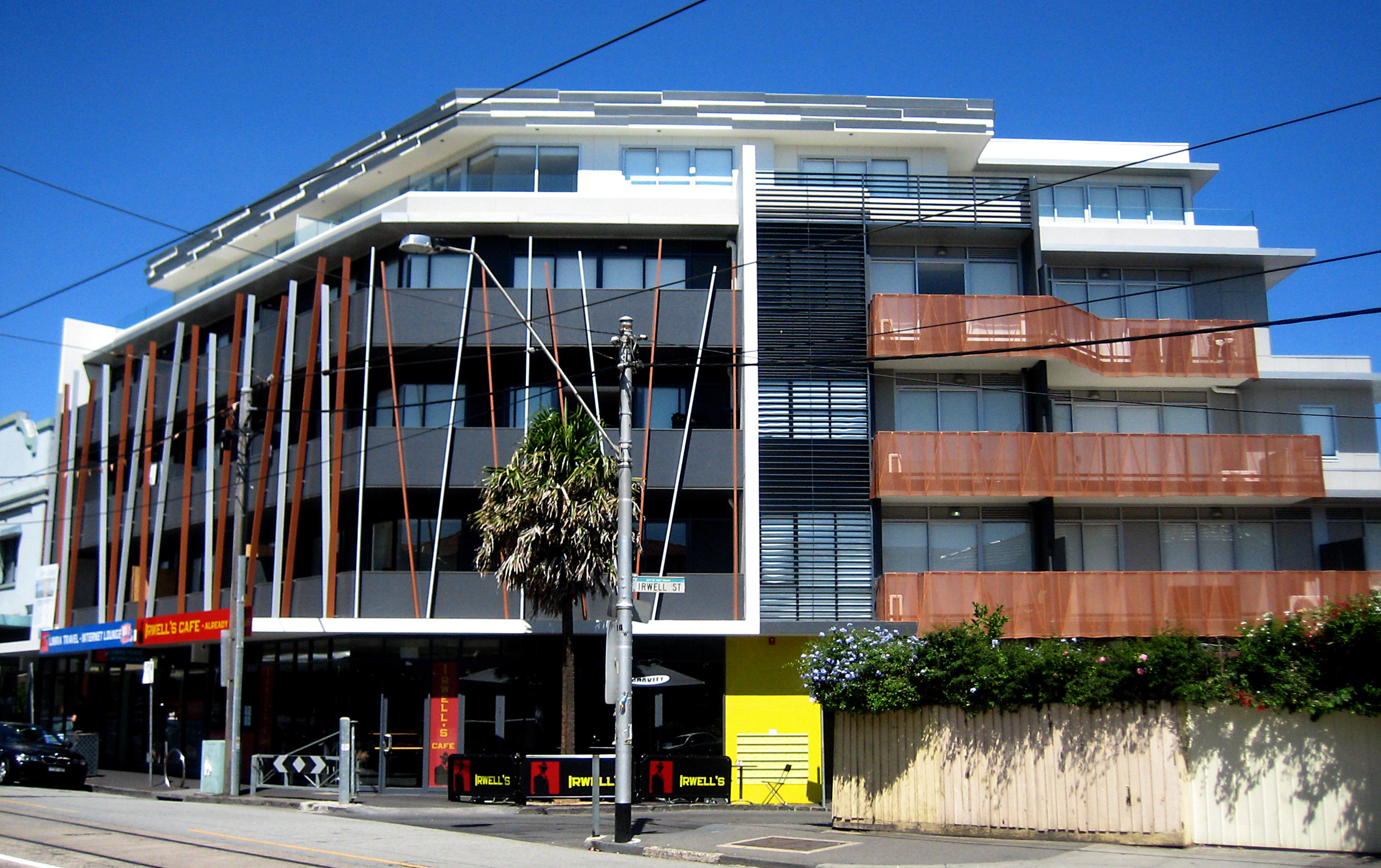 Apartment building in St Kilda, Melbourne — renting while you settle in